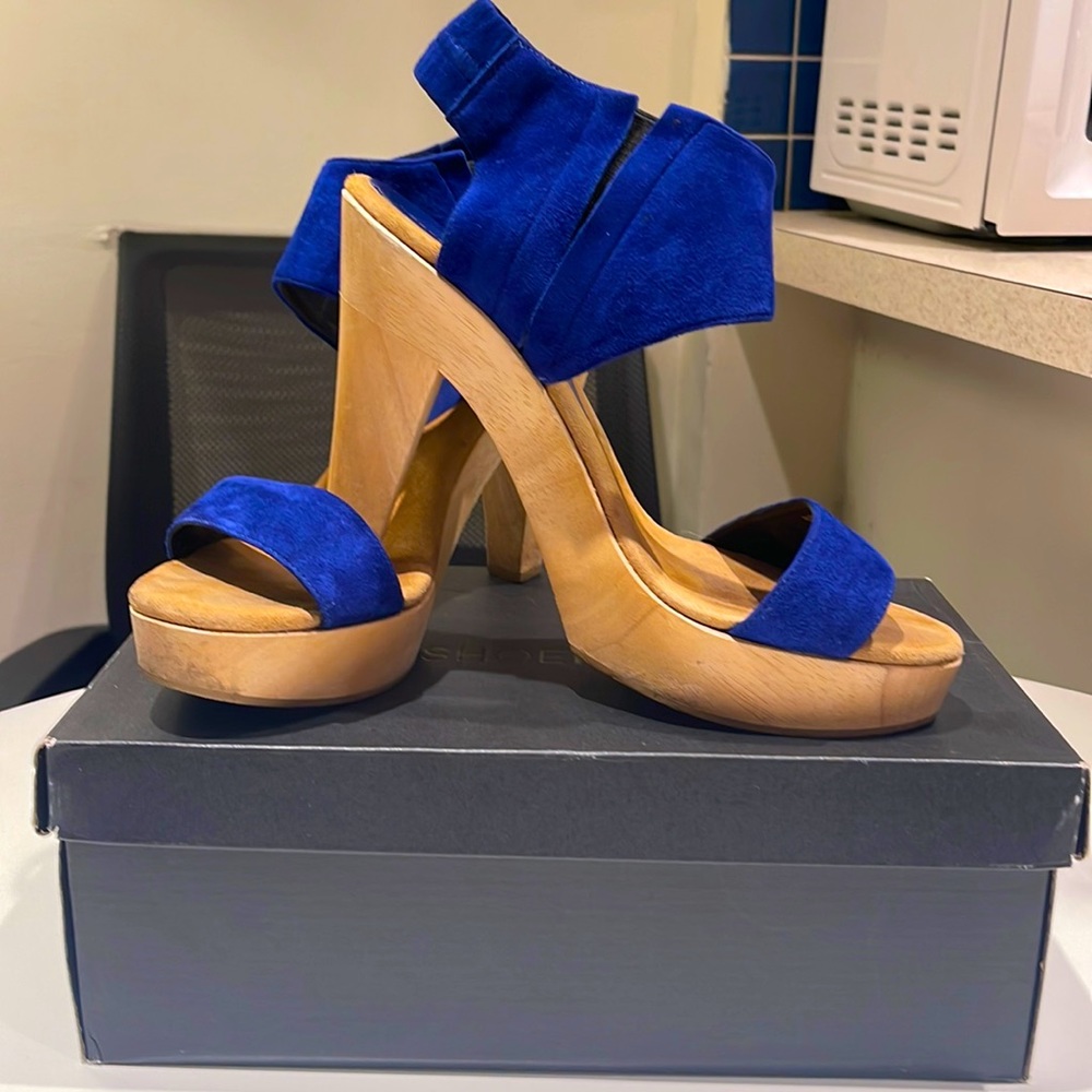 loeffler randall wooden heels sandals in blue suede, size 9